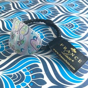 Fancy NEW floral pony holder France Lux